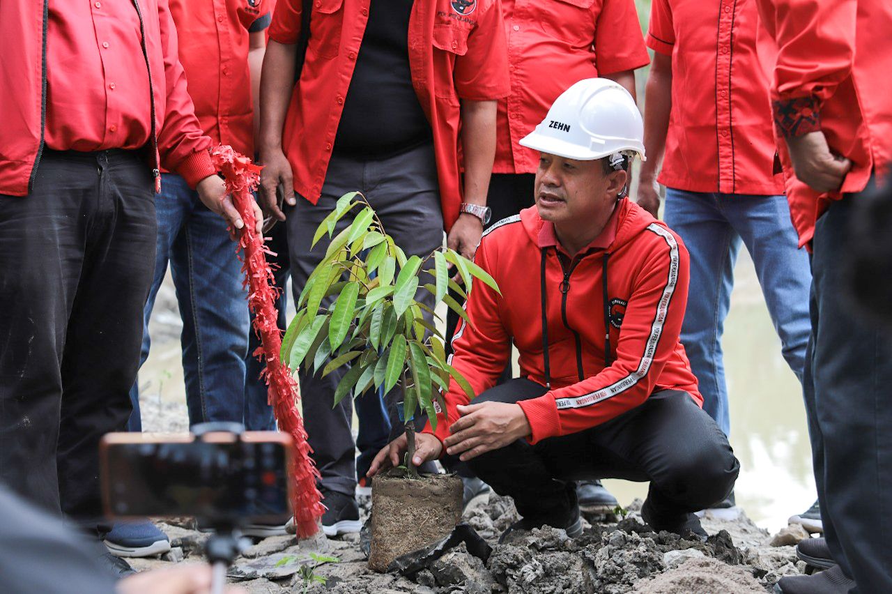 Peringati HUT PDIP dan Megawati, DPC Batu Bara Tanam 500 Pohon